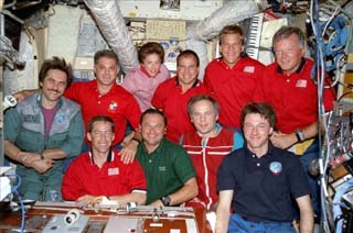 STS-86 and Mir-24 crew inflight portrait 